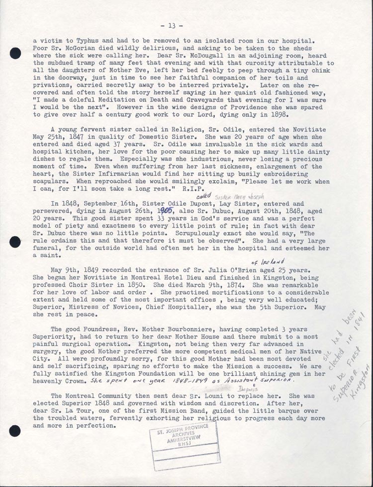 Document dactylographié en noir sur une feuille blanche numérotée de la page 13 et sur laquelle six paragraphes sont rédigés. Des notes manuscrites sont rédigées dans la marge de droite. Une estampille à l’encre figure au bas de la page.